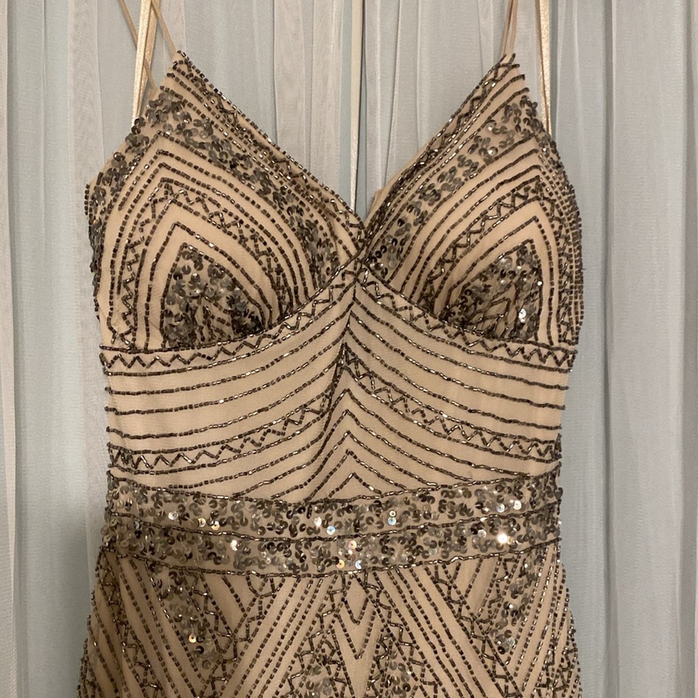 Beautiful formal dress - Picture 4 of 10